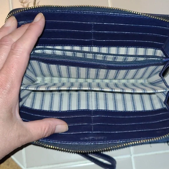 Dooney & Bourke Navy Blue Large Wristlet-Pre-loved. - Picture 5 of 12